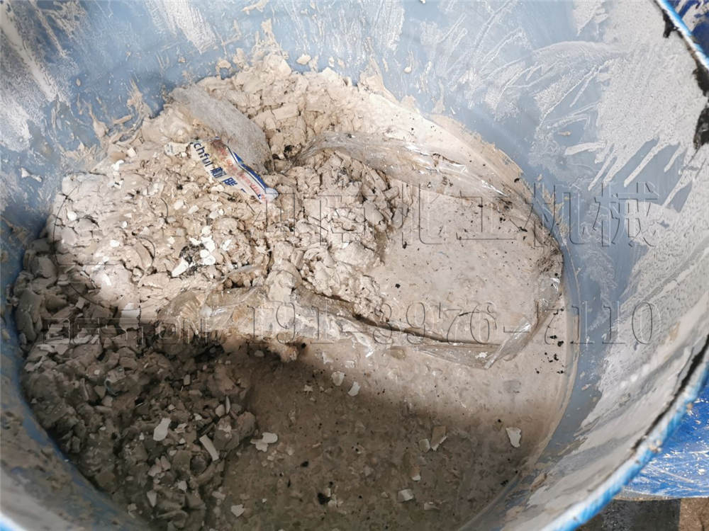 <a href=http://m.yjqmw.cn/solution/lianyou/weifei/31.html target=_blank class=infotextkey>油泥處理設(shè)備</a>